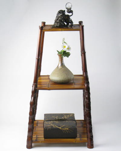 竹製　飾り棚（三段）　竹峰作の使用例